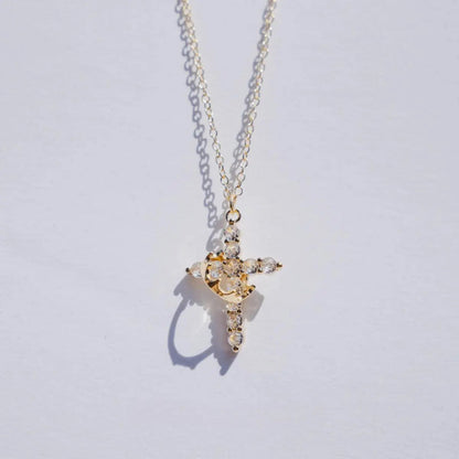 Collar de Protección con Cruz y Corona